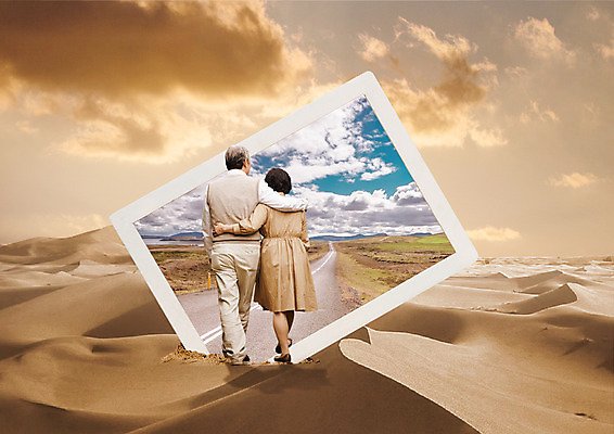 전신 PSD 구름 편집 편집이미지 여자 남자 도로 여행 하늘 어깨동무 서기 성인 두명 뒷모습 태블릿 노부부 원근감 사막 60대 이미지편집 자연요소 부부 노년 길 뷰포인트 포즈 교통시설 모션 사람 전자제품 스마트기기 파일형식