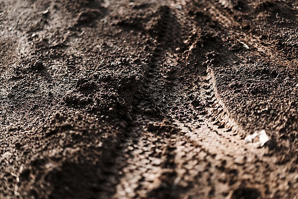 포토 JPG 주간 백그라운드 사람없음 야외 아웃포커스 흙 땅 바퀴자국 국내포토 자연요소 자국 촬영기법 파일형식