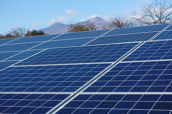 포토 JPG 주간 나무 구름 해외풍경 하늘 산 사람없음 야외 일본 그린에너지 태양에너지 집열판 국내포토 자연요소 식물 해외 아시아 풍경 에너지 파일형식