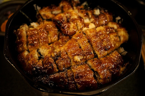 포토 JPG 그릇 음식 일본문화 근접촬영 사람없음 아웃포커스 장어 장어구이 장어덮밥 일본음식 국내포토 동양문화 식기 뷰포인트 외국문화 촬영기법 어류 덮밥 생선요리 파일형식