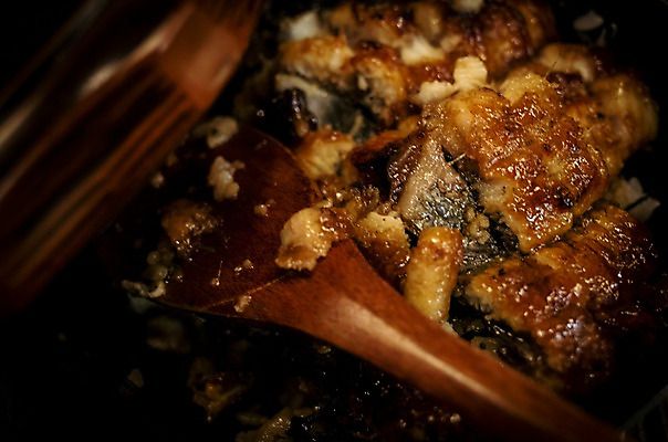 포토 JPG 음식 일본문화 근접촬영 사람없음 아웃포커스 숟가락 장어 장어구이 일본음식 국내포토 동양문화 뷰포인트 외국문화 촬영기법 수저 어류 생선요리 파일형식