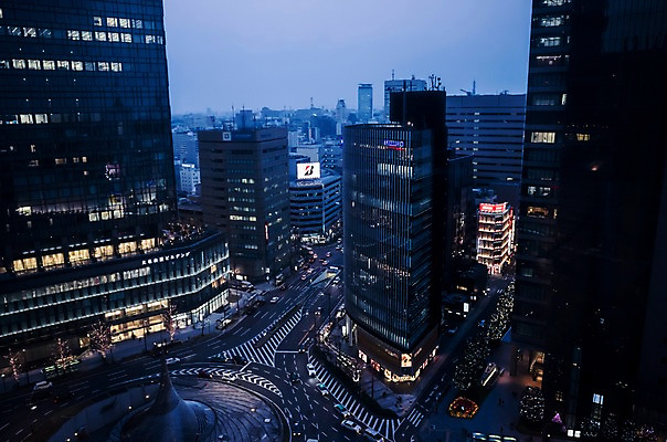 포토 JPG 해외풍경 도로 야경 자동차 빌딩 사람없음 야외 도시풍경 일본 고층빌딩 교차로 나고야 국내포토 해외 아시아 길 육상교통 교통시설 풍경 건물 도시 야간 파일형식 풍경_경치