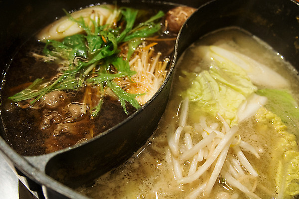 포토 JPG 음식 일본문화 육류 근접촬영 사람없음 배추 팽이버섯 파 쑥갓 샤브샤브 육수 숙주나물 일본음식 국내포토 동양문화 뷰포인트 외국문화 채소 식재료 버섯 나물 파일형식