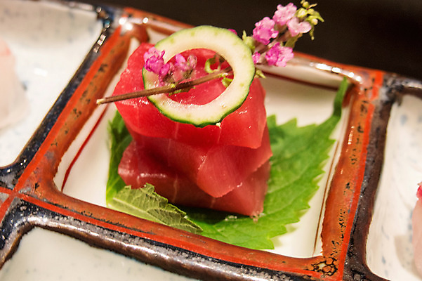 포토 JPG 접시 꽃 음식 일본문화 오이 근접촬영 사람없음 장식 쌓기 초밥 생선회 깻잎 일본음식 국내포토 식물 동양문화 식기 뷰포인트 외국문화 채소 모션 회 파일형식