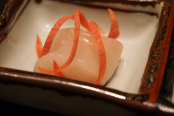 포토 JPG 접시 음식 일본문화 근접촬영 사람없음 아웃포커스 장식 당근 초밥 생선회 일본음식 국내포토 동양문화 식기 뷰포인트 외국문화 뿌리채소 촬영기법 회 파일형식