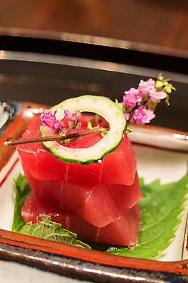 포토 JPG 접시 꽃 음식 일본문화 오이 근접촬영 사람없음 아웃포커스 장식 쌓기 초밥 생선회 깻잎 일본음식 국내포토 식물 동양문화 식기 뷰포인트 외국문화 채소 모션 촬영기법 회 파일형식