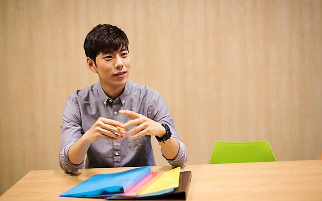 포토 JPG 남자 실내 한명 20대 성인 한국인 파일 취업준비생 성인남자한명만 스터디룸 국내포토 1 사람 동양인 청년 내부 학습 구직 남자한명만 성인남자만 파일형식