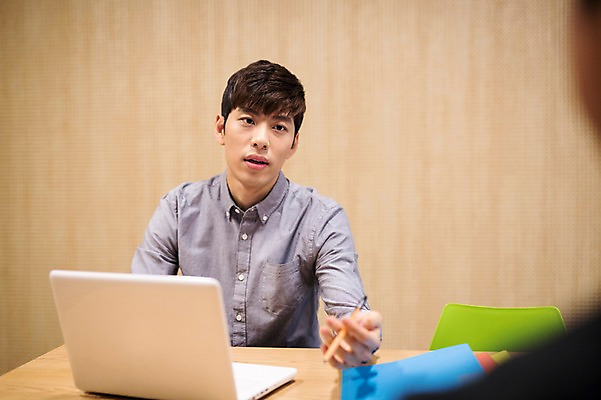 포토 JPG 남자 실내 한명 20대 성인 노트북 한국인 파일 취업준비생 성인남자한명만 스터디룸 국내포토 1 사람 동양인 청년 내부 전자제품 학습 구직 남자한명만 성인남자만 파일형식
