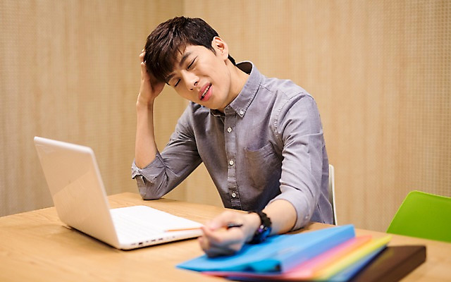 포토 JPG 남자 실내 한명 20대 성인 노트북 한국인 짜증 파일 취업준비생 성인남자한명만 스터디룸 국내포토 1 감정 사람 동양인 청년 내부 전자제품 학습 구직 남자한명만 성인남자만 파일형식