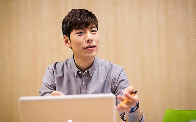 포토 JPG 남자 실내 한명 20대 성인 노트북 한국인 취업준비생 성인남자한명만 스터디룸 국내포토 1 사람 동양인 청년 내부 전자제품 학습 구직 남자한명만 성인남자만 파일형식