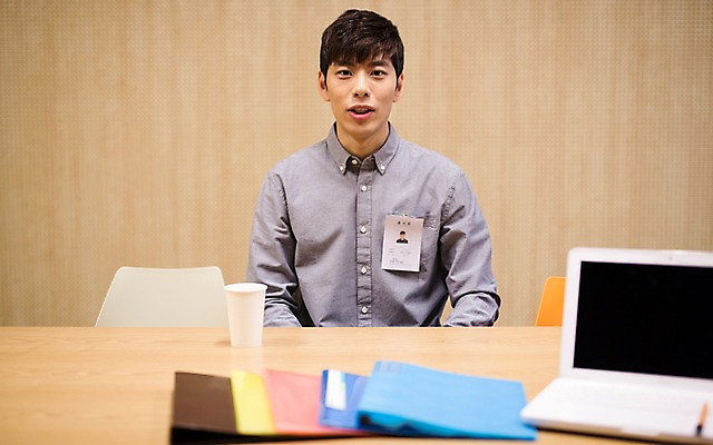 포토 JPG 남자 실내 한명 20대 성인 노트북 한국인 종이컵 연습 면접 파일 취업준비생 성인남자한명만 스터디룸 국내포토 1 비즈니스 사람 동양인 청년 내부 컵 전자제품 학습 구직 일회용 남자한명만 성인남자만 파일형식