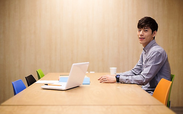 포토 JPG 남자 실내 한명 20대 성인 노트북 한국인 파일 취업준비생 성인남자한명만 스터디룸 국내포토 1 사람 동양인 청년 내부 전자제품 학습 구직 남자한명만 성인남자만 파일형식