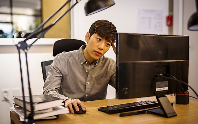 포토 JPG 남자 실내 한명 20대 성인 컴퓨터 한국인 취업준비생 성인남자한명만 스터디룸 국내포토 1 사람 동양인 청년 내부 전자제품 학습 구직 남자한명만 성인남자만 파일형식