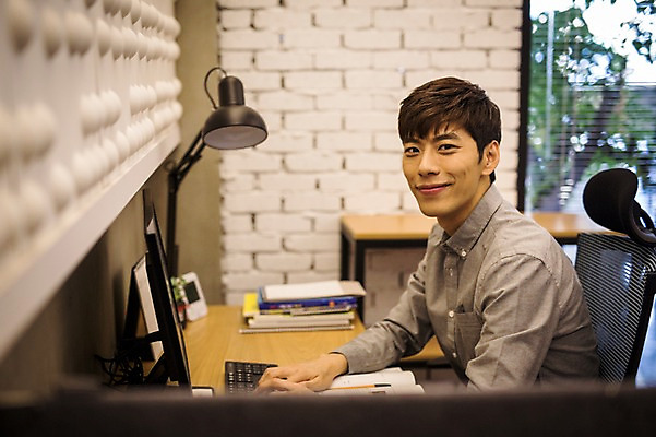 포토 JPG 남자 실내 한명 20대 성인 한국인 취업준비생 성인남자한명만 스터디룸 국내포토 1 사람 동양인 청년 내부 학습 구직 남자한명만 성인남자만 파일형식