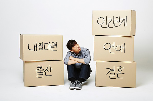 포토 JPG 스튜디오촬영 남자 결혼 실내 한명 20대 성인 상자 쌓기 한국인 출산 내집마련 취업준비생 연애 웅크림 성인남자한명만 인간관계 국내포토 1 관계 모션 부동산 사람 동양인 이벤트 청년 내부 구직 남자한명만 성인남자만 파일형식