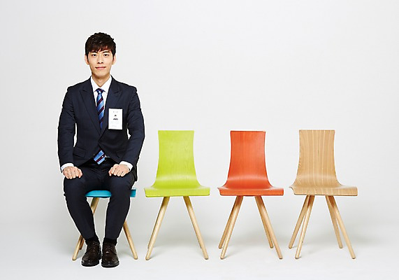 포토 JPG 스튜디오촬영 전신 남자 의자 실내 한명 앉기 정장 20대 성인 한국인 면접 취업준비생 성인남자한명만 국내포토 1 옷 가구 비즈니스 모션 사람 동양인 청년 내부 구직 남자한명만 성인남자만 파일형식