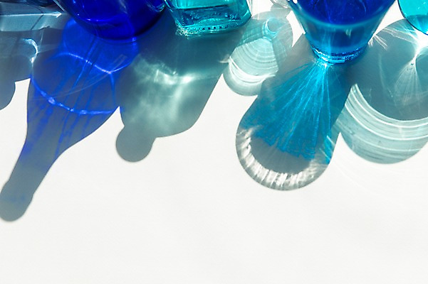 포토 JPG 컬러 백그라운드 유리병 조명 잔 그림자 사람없음 빛 공백 투명 국내포토 식기 병_용기 파일형식