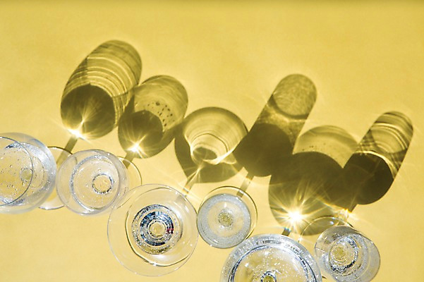 포토 JPG 컬러 백그라운드 와인잔 조명 잔 그림자 사람없음 빛 공백 투명 국내포토 식기 술잔 파일형식