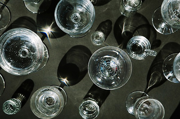 포토 JPG 컬러 백그라운드 와인잔 조명 잔 그림자 사람없음 빛 공백 투명 국내포토 식기 술잔 파일형식