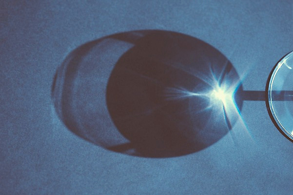 포토 JPG 컬러 백그라운드 와인잔 조명 잔 그림자 사람없음 빛 공백 투명 국내포토 식기 술잔 파일형식