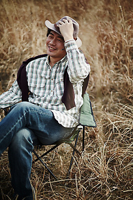 포토 JPG 주간 모자 남자 여유 40대 중년 중년라이프 휴식 한명 미소 앉기 상반신 성인 야외 앞모습 한국인 가을 억새 간이의자 억새밭 남자만 중년남자한명만 국내포토 자연요소 식물 1 라이프스타일 잡화 계절 감정 뷰포인트 컨셉 의자 모션 표정 사람 동양인 남자한명만 중년남자만 파일형식