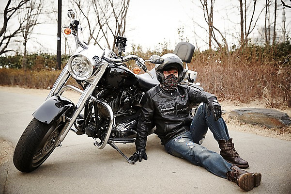 포토 JPG 주간 전신 공원 남자 여유 40대 중년 중년라이프 한명 앉기 성인 취미 야외 앞모습 한국인 오토바이 헬멧 라이더 라이딩 남자만 중년남자한명만 국내포토 자연요소 1 라이프스타일 공공시설 감정 뷰포인트 모션 사람 동양인 바이크 보호장비 남자한명만 중년남자만 파일형식