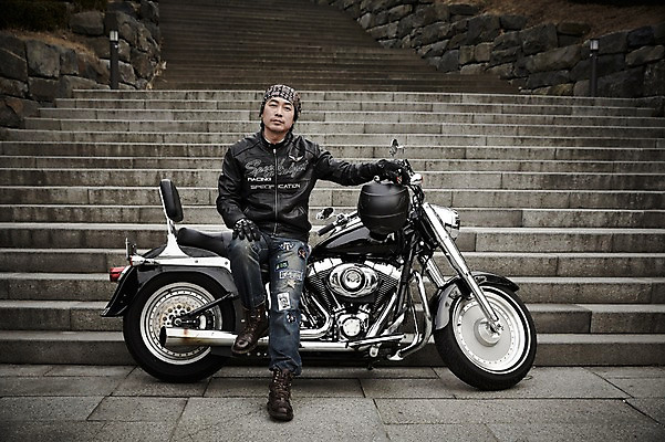 포토 JPG 주간 전신 남자 여유 40대 중년 중년라이프 두건 한명 앉기 성인 취미 야외 앞모습 계단 한국인 오토바이 라이더 라이딩 남자만 중년남자한명만 국내포토 자연요소 1 라이프스타일 감정 뷰포인트 모션 사람 동양인 바이크 남자한명만 중년남자만 파일형식