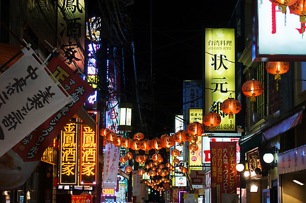 포토 JPG 간판 사람없음 야외 상점 중국 현수막 야간 전통등 차이나타운 국내포토 자연요소 전통 아시아 조명 관광지 파일형식