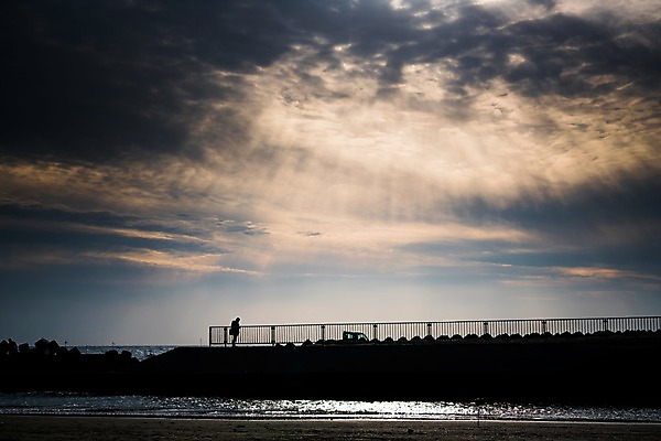 포토 JPG 주간 구름 바다 자연 하늘 한명 사람 풍경 야외 노을 안전펜스 국내포토 자연요소 1 울타리 생태계 파일형식