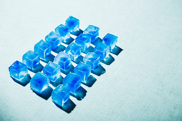 포토 JPG 백그라운드 실내 사람없음 여름 파란색 얼음 시원함 클래식블루 트렌드컬러 국내포토 자연요소 계절 컬러 내부 파일형식 트랜드컬러