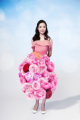 JPG 전신 편집이미지 여자 꽃 한명 20대 성인 그래픽 뷰티 장미 한국인 디지털합성 합성 디지털아트 의료성형뷰티 편집실사 식물 1 사람 동양인 청년 CG 파일형식