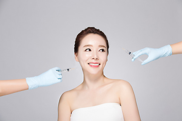 포토 JPG 스튜디오촬영 손 여자 40대 중년 중년라이프 실내 주사기 한명 들기 상반신 앞모습 신체부위 뷰티 한국인 성형수술 시술 의료성형뷰티 중년여자한명만 국내포토 1 라이프스타일 뷰포인트 의료기기 모션 사람 동양인 성인 내부 수술 여자한명만 중년여자만 파일형식