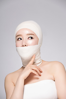 포토 JPG 스튜디오촬영 여자 40대 중년 중년라이프 실내 한명 손짓 상반신 앞모습 신체부위 뷰티 한국인 성형수술 코 붕대 안구 의료성형뷰티 중년여자한명만 국내포토 1 라이프스타일 뷰포인트 모션 사람 동양인 성인 내부 수술 여자한명만 중년여자만 파일형식