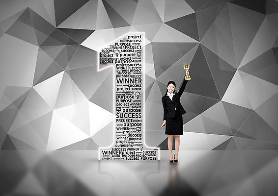 전신 PSD 편집 편집이미지 1 여자 한명 서기 웃음 20대 성인 우승 비즈니스우먼 일본인 트로피 이미지편집 외국인 비즈니스 모션 표정 사람 동양인 청년 최고 직장인 상_우승 파일형식