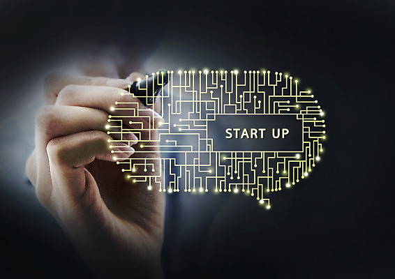 PSD 편집 편집이미지 손 남자 한명 성인 신체부위 펜 디지털 비즈니스맨 회로판 시작 출발 디지털산업 이미지편집 1 산업 컨셉 비즈니스 사람 필기구 직장인 파일형식