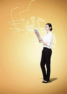 전신 PSD 서양인 편집 편집이미지 여자 한명 서기 20대 성인 옆모습 디지털 터치 비즈니스우먼 터치스크린 이미지편집 외국인 1 뷰포인트 비즈니스 모션 사람 청년 직장인 파일형식