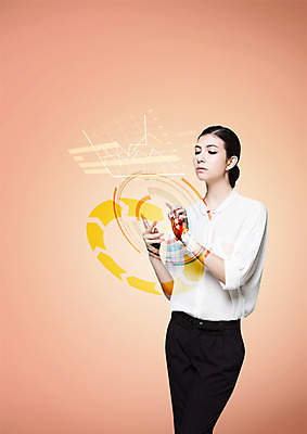 PSD 서양인 편집 편집이미지 여자 그래프 한명 상반신 20대 성인 디지털 터치 비즈니스우먼 터치스크린 이미지편집 외국인 1 비즈니스 사람 청년 직장인 파일형식