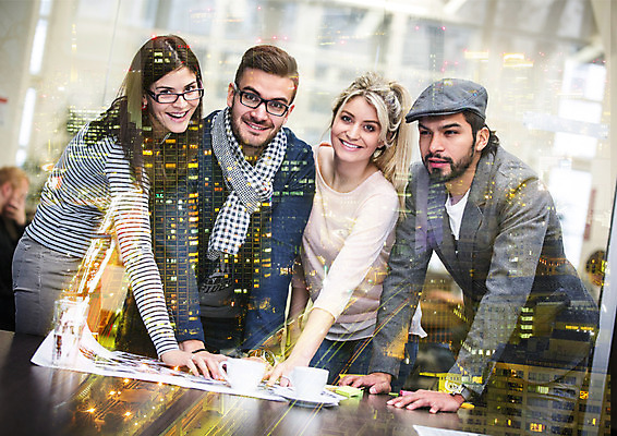 PSD 서양인 편집 편집이미지 모자 여자 남자 실루엣 안경 회의 웃음 빌딩 여러명 상반신 20대 성인 도시 비즈니스맨 비즈니스우먼 야간 커피잔 이미지편집 자연요소 외국인 잡화 커피 다수 비즈니스 잔 촬영기법 표정 사람 청년 건물 직장인 파일형식