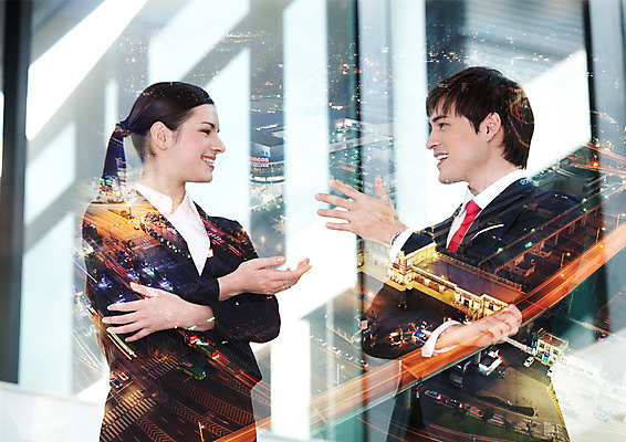 PSD 서양인 편집 편집이미지 여자 남자 실루엣 대화 상반신 20대 성인 두명 옆모습 도시 비즈니스맨 비즈니스우먼 야간 이미지편집 자연요소 외국인 뷰포인트 비즈니스 촬영기법 말하기 사람 청년 직장인 파일형식