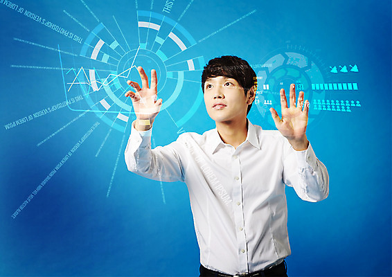 PSD 편집 편집이미지 남자 스마트라이프 한명 상반신 성인 30대 터치 한국인 비즈니스맨 스마트 3D영화 터치스크린 이미지편집 1 라이프스타일 컨셉 비즈니스 사람 동양인 장년 직장인 영화 파일형식