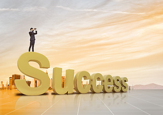 전신 PSD 구름 편집 편집이미지 영어 남자 하늘 성공 한명 서기 빌딩 성인 노을 망원경 관찰 비즈니스맨 이미지편집 자연요소 문자 1 컨셉 비즈니스 모션 사람 건물 직장인 파일형식