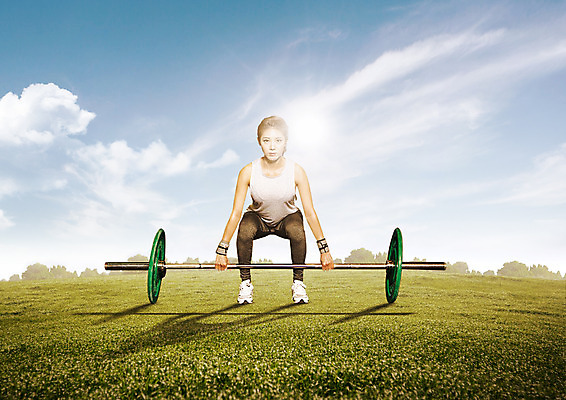 전신 PSD 구름 편집 편집이미지 여자 하늘 한명 잔디 20대 성인 운동복 운동 헬스 한국인 역기 이미지편집 자연요소 식물 1 옷 건강 사람 동양인 청년 파일형식