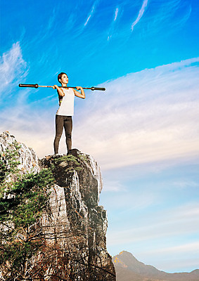 PSD 구름 편집 편집이미지 여자 하늘 산 한명 서기 들기 20대 성인 운동복 운동 절벽 한국인 역기 이미지편집 자연요소 1 옷 모션 건강 사람 동양인 청년 파일형식