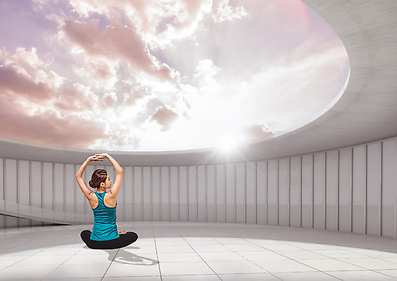 PSD 구름 편집 편집이미지 여자 하늘 한명 앉기 20대 성인 뒷모습 운동복 운동 한국인 이미지편집 자연요소 1 옷 뷰포인트 모션 건강 사람 동양인 청년 파일형식