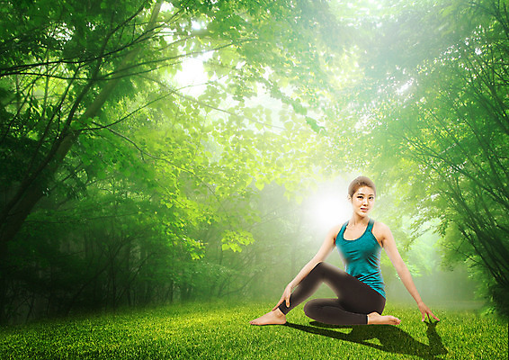 PSD 나무 편집 편집이미지 여자 요가 한명 앉기 잔디 20대 성인 운동복 운동 스트레칭 한국인 요가자세 숲 이미지편집 식물 1 웰빙 옷 포즈 모션 건강 사람 동양인 청년 파일형식