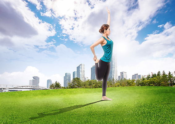 전신 PSD 나무 구름 편집 편집이미지 여자 요가 하늘 한명 서기 빌딩 잔디 20대 성인 옆모습 운동복 운동 한국인 요가자세 이미지편집 자연요소 식물 1 웰빙 옷 뷰포인트 포즈 모션 건강 사람 동양인 청년 건물 파일형식