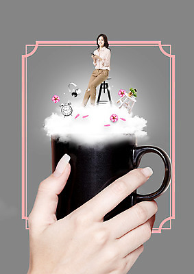 전신 PSD 구름 편집 편집이미지 손 여자 꽃 커피 음식 의자 한명 앉기 20대 성인 헤드폰 한국인 머그컵 자명종 이미지편집 자연요소 식물 1 음료 시계 음향기기 가구 모션 사람 동양인 청년 신체부위 컵 알람 파일형식