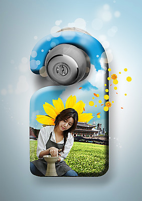 PSD 편집 편집이미지 여자 꽃 고건축 열쇠 자물쇠 한명 앉기 상반신 20대 성인 앞치마 한국인 도자기 도자기공예 문고리 이미지편집 식물 1 건축물 모션 사람 동양인 청년 문 공예 파일형식