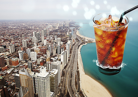 전신 PSD 서양인 편집 편집이미지 여자 음료 음식 빨대 한명 앉기 빌딩 20대 성인 해변 컵 비키니 얼음 도시 해안도시 아이스커피 이미지편집 자연요소 외국인 1 식기 수영복 커피 바다 모션 사람 청년 건물 파일형식