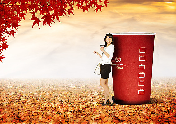 전신 PSD 편집 편집이미지 여자 커피 음식 단풍 낙엽 한명 서기 성인 옆모습 30대 한국인 핸드백 가을 비즈니스우먼 테이크아웃컵 이미지편집 1 계절 음료 뷰포인트 잎 가방 비즈니스 모션 사람 동양인 컵 장년 직장인 파일형식